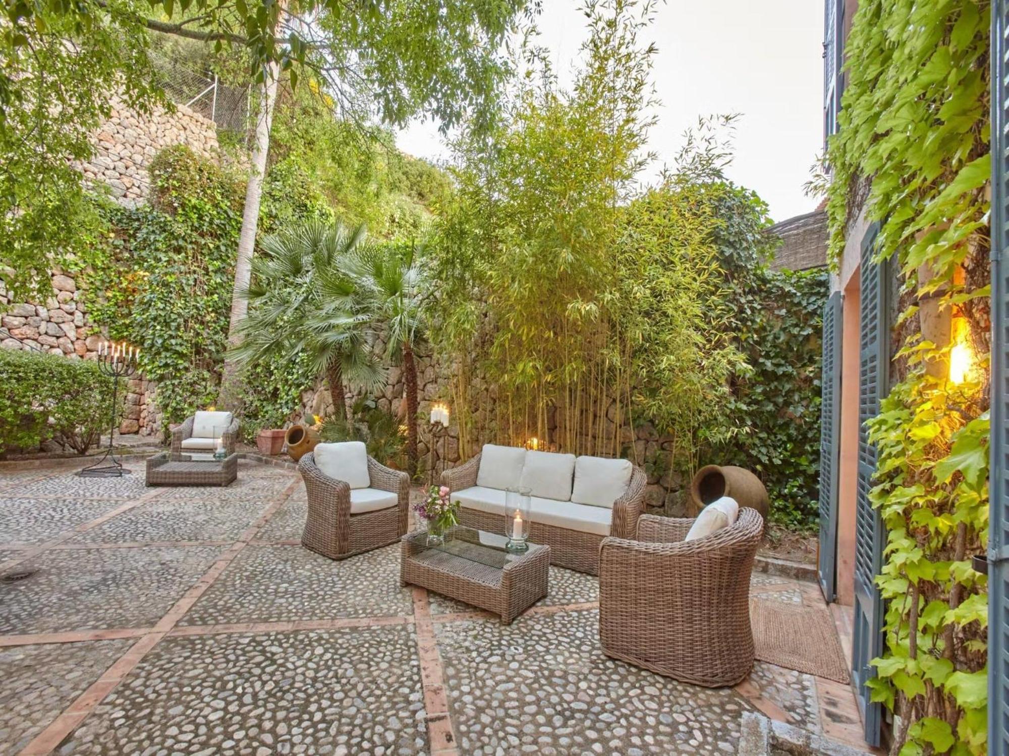 Villa With Barbecue Area *
